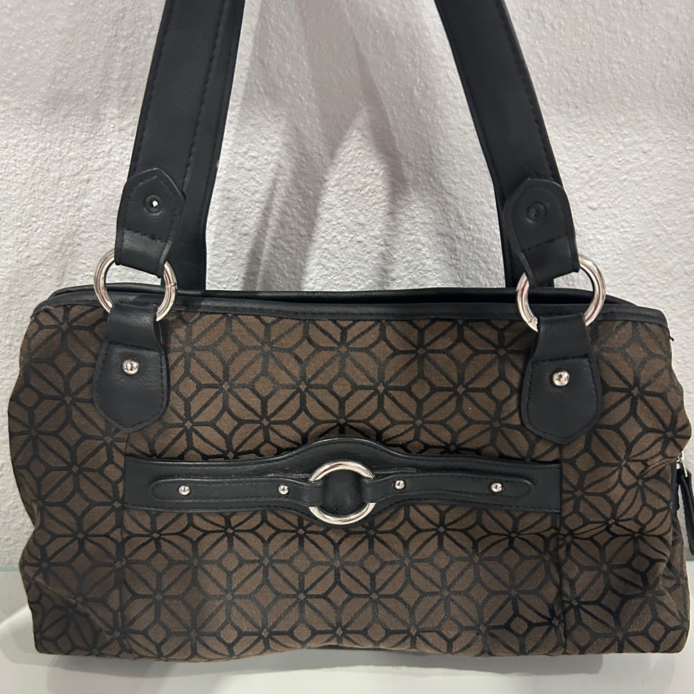 Rossetti shoulder bag with silver accent!